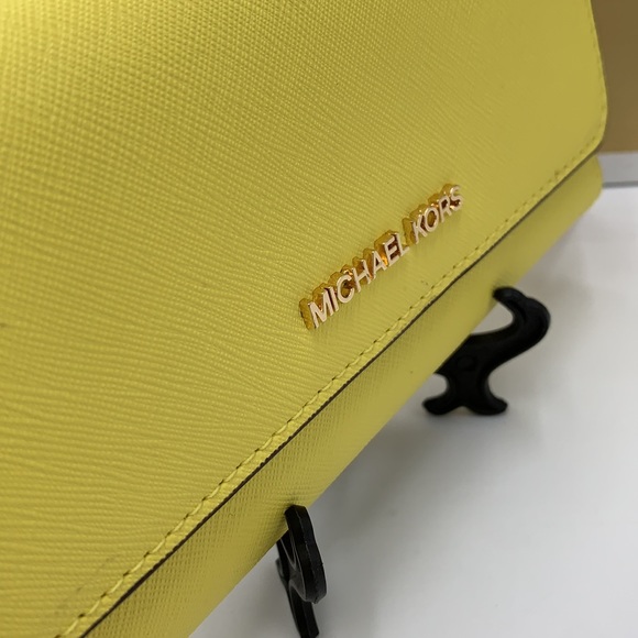 MICHAEL KORS JET SET TRAVEL LARGE TRIFOLD WALLET SUNSHINE COLOR - Picture 13 of 14